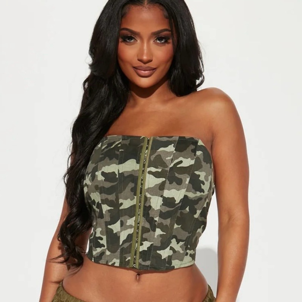 Fashion Nova Regina Camo Corset Top - Size Medium - NWT/EU